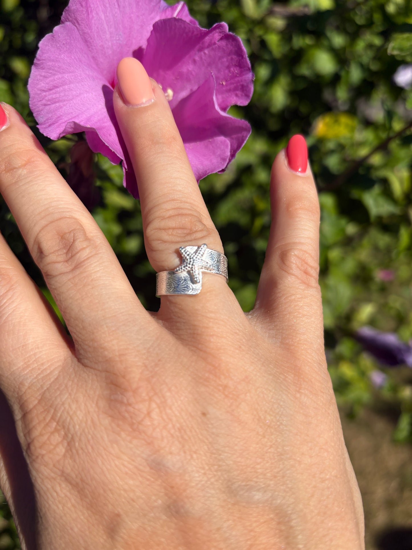 Cross Over Seashell Ring with Starfish Accent