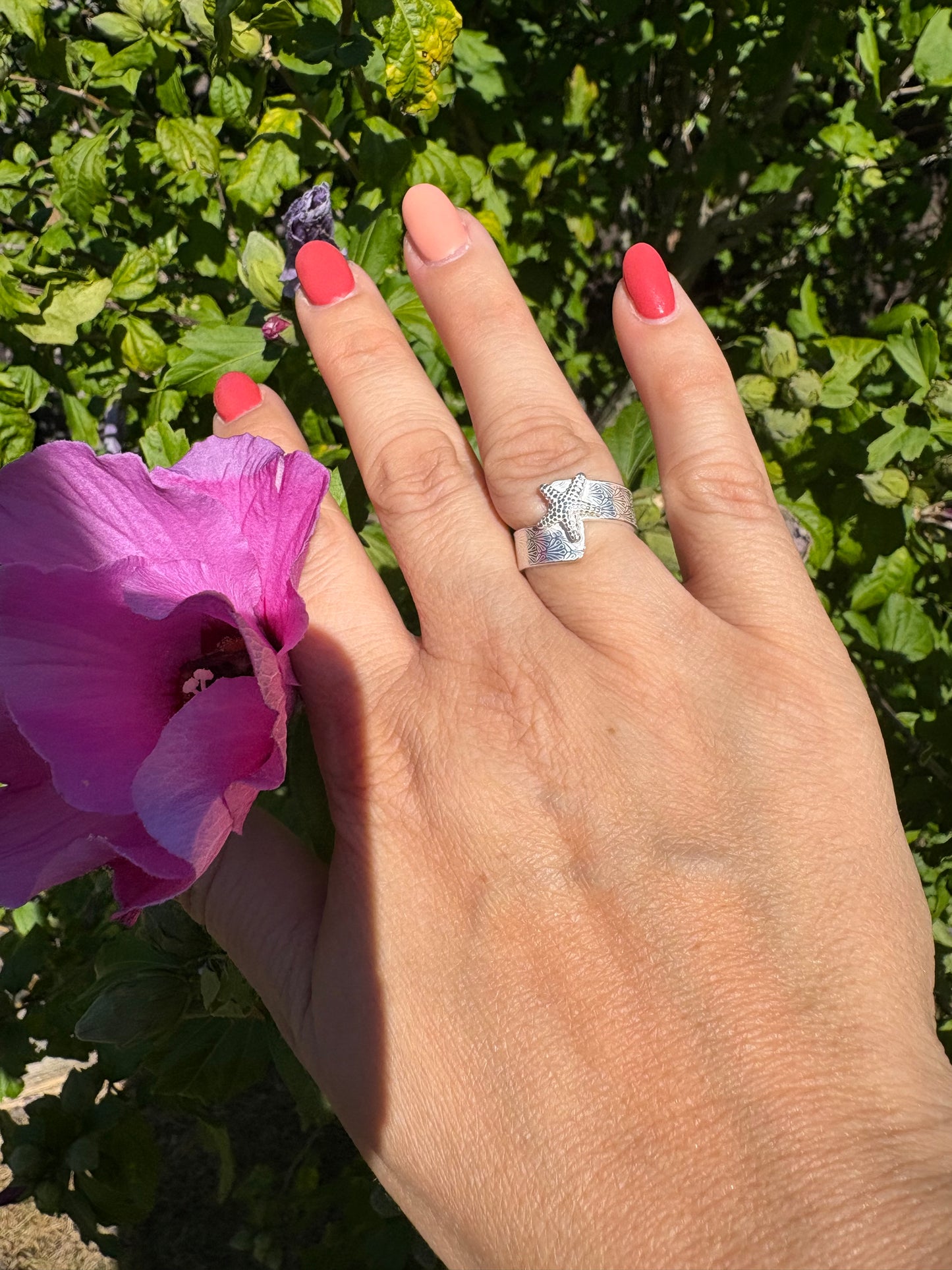 Cross Over Seashell Ring with Starfish Accent