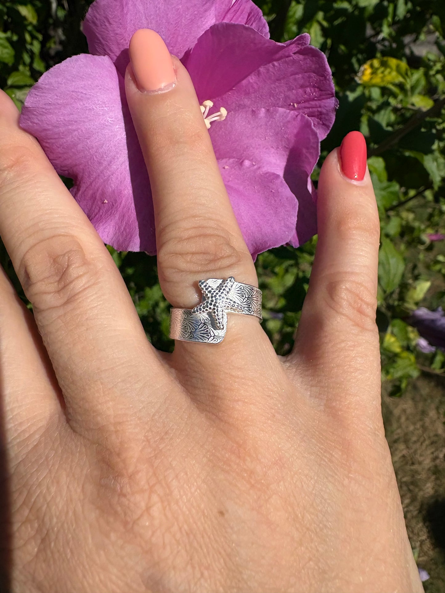 Cross Over Seashell Ring with Starfish Accent