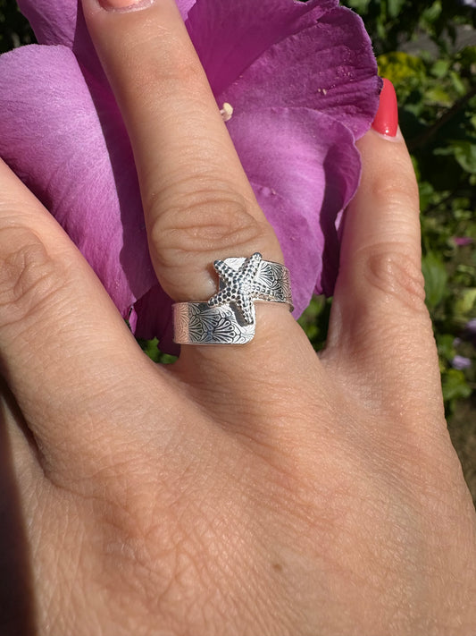 Cross Over Seashell Ring with Starfish Accent